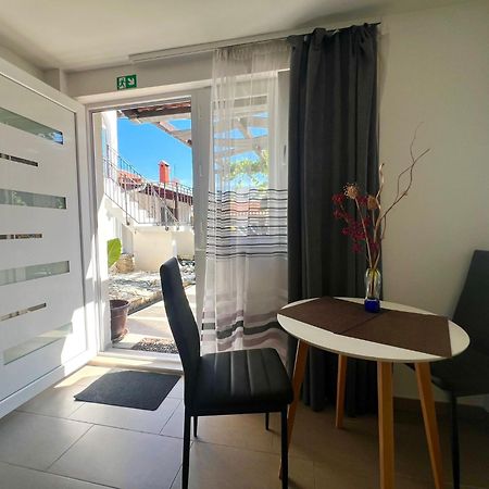 Ferienwohnung Azzurro Mare Pula Exterior foto