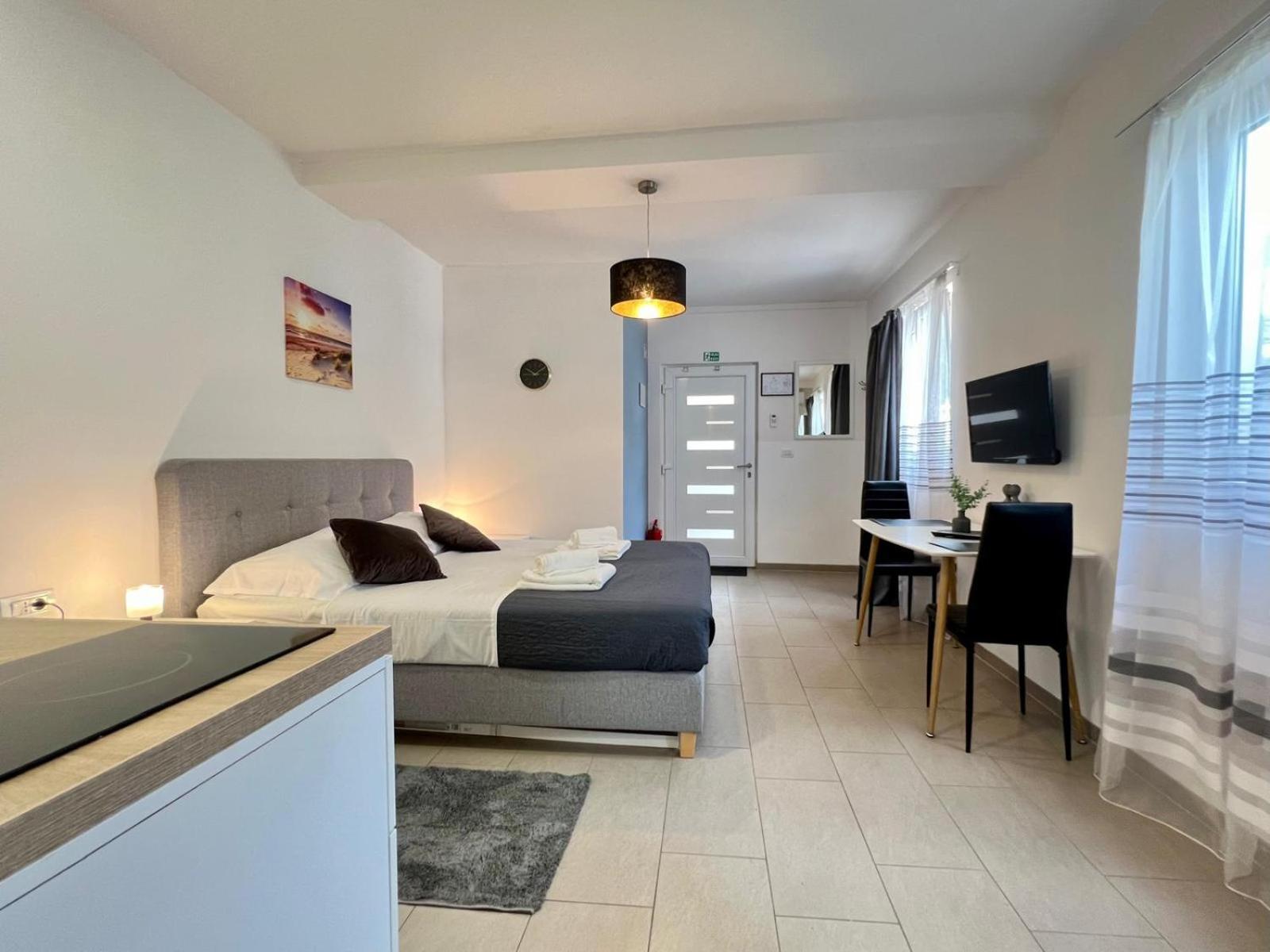 Ferienwohnung Azzurro Mare Pula Exterior foto