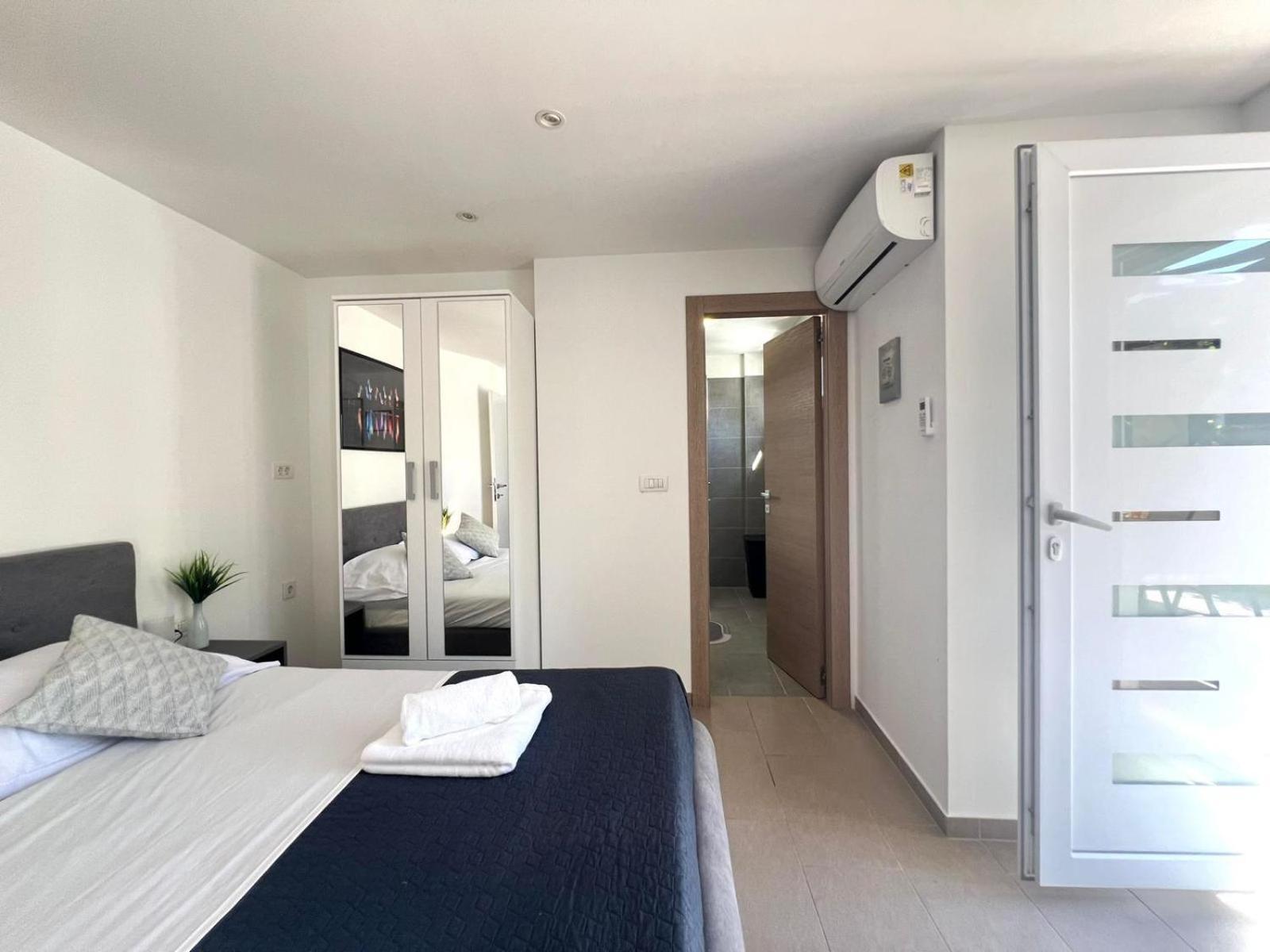 Ferienwohnung Azzurro Mare Pula Exterior foto