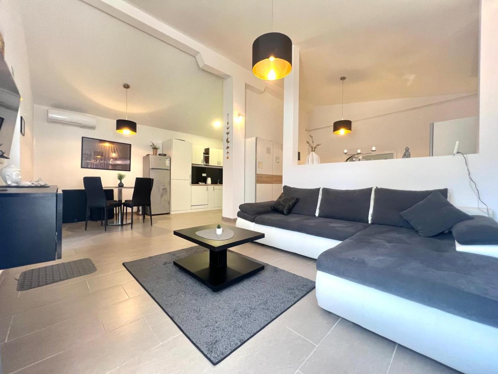 Ferienwohnung Azzurro Mare Pula Exterior foto