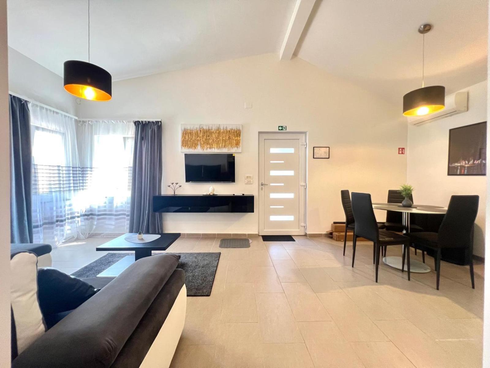 Ferienwohnung Azzurro Mare Pula Exterior foto