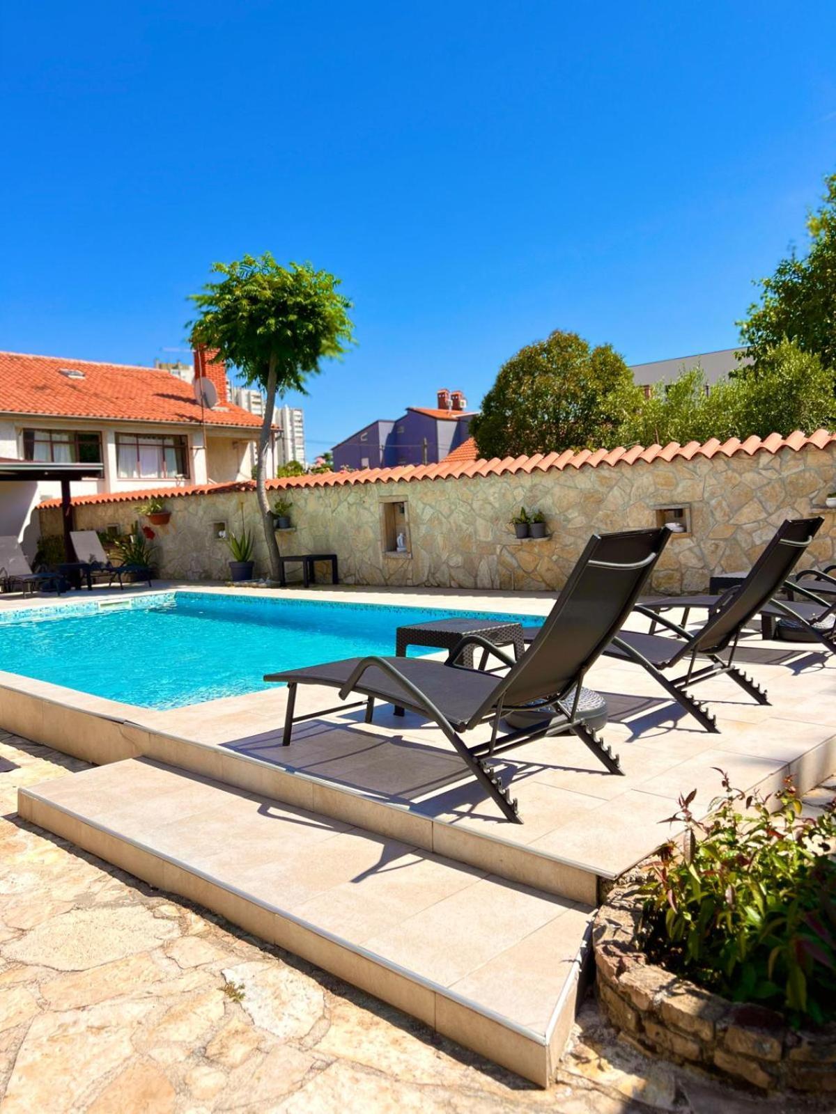 Ferienwohnung Azzurro Mare Pula Exterior foto