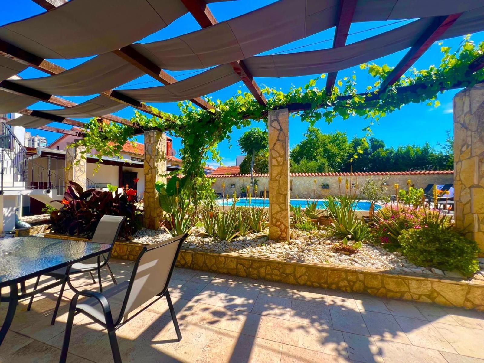 Ferienwohnung Azzurro Mare Pula Exterior foto