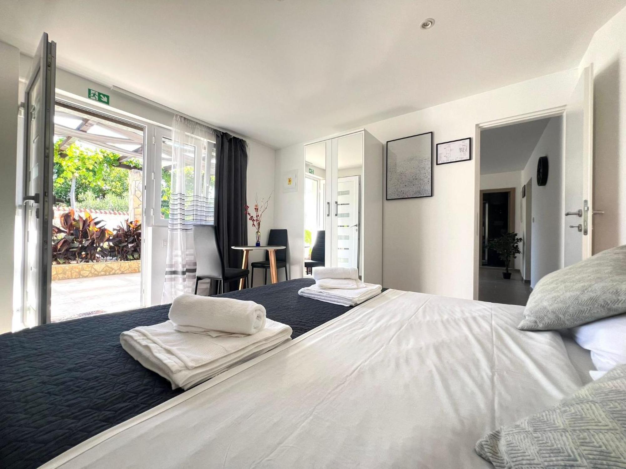 Ferienwohnung Azzurro Mare Pula Exterior foto